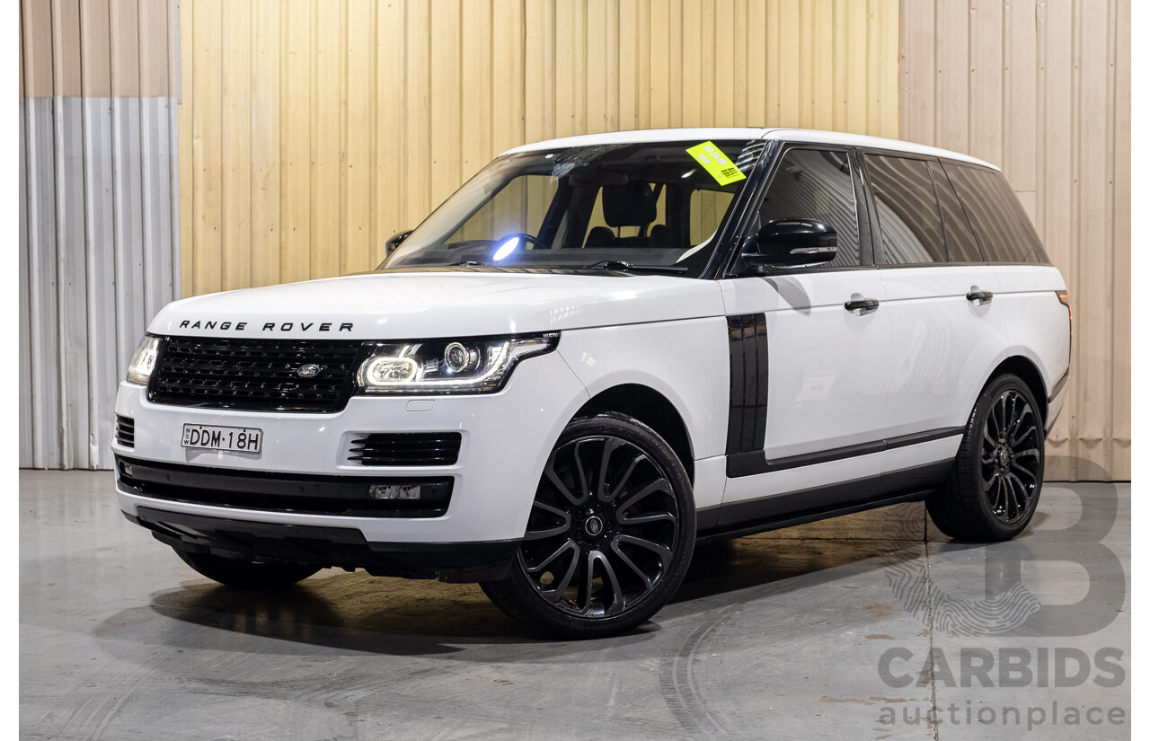 Used 2021 Range Rover Vogue SE for sale in Sharjah